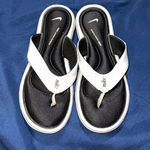 Woman’s Nike Flip Flops